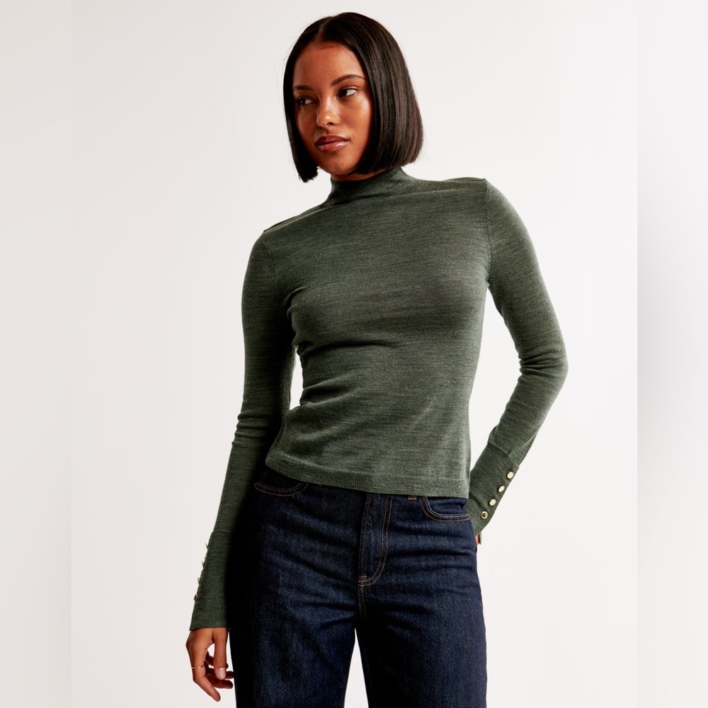 Merino Wool Button Sleeve Mockneck Top  size XS color Tan.  A1